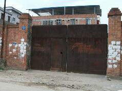 南梧大道獅山公園后大雞村獨院汽車修理廠招租，兼營汽車出租業務